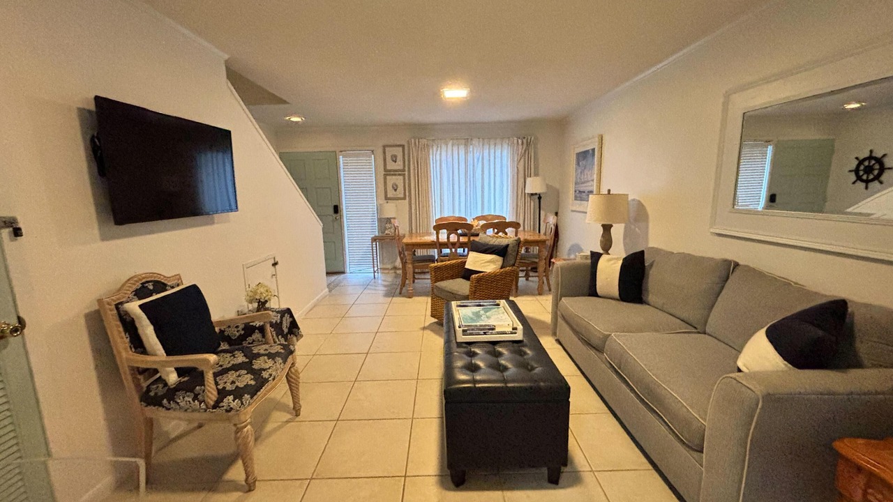 Photo of Livingroom in Arcadian Shores