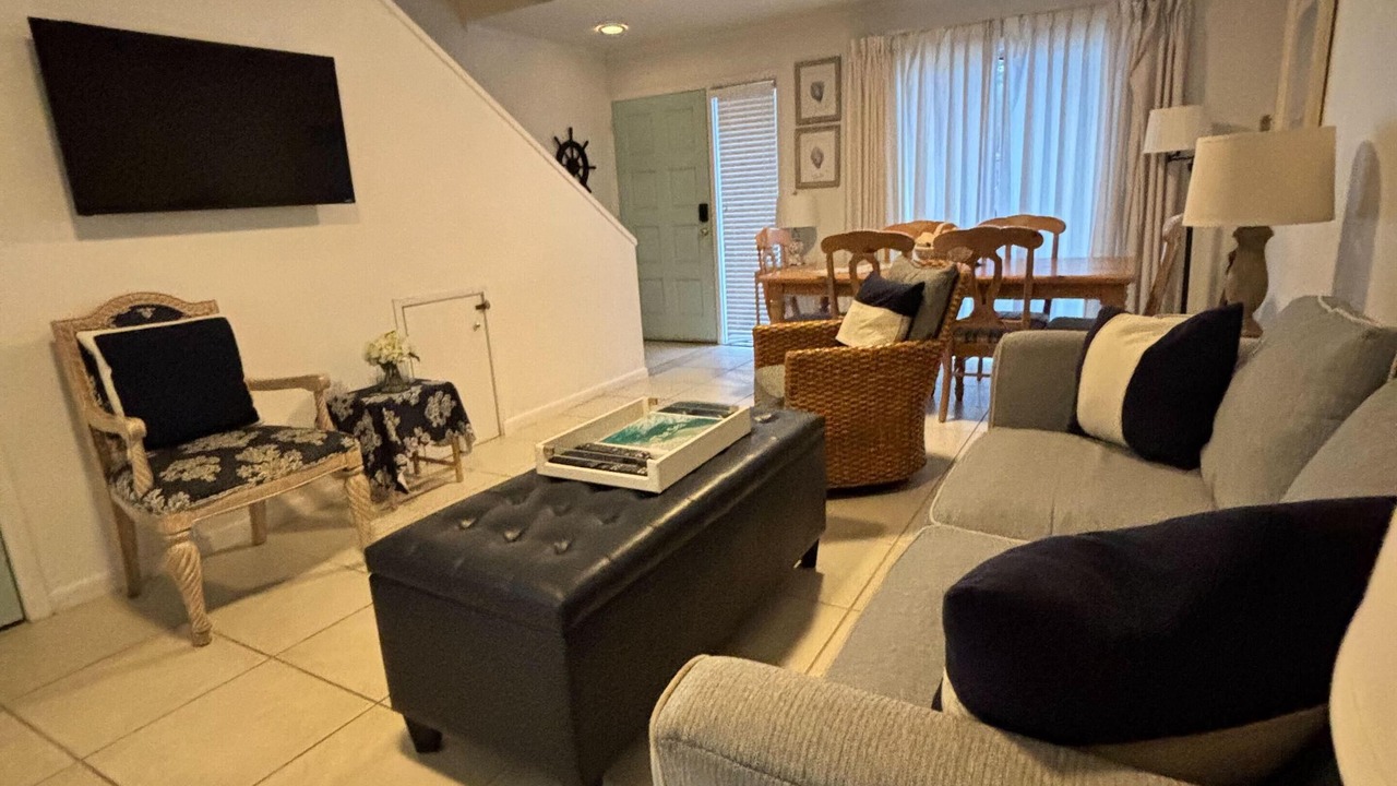 Photo of Livingroom in Arcadian Shores