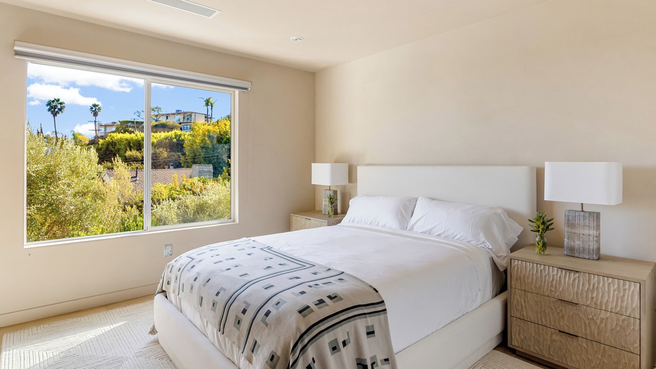 Photo of Others in Hollywood Hills West