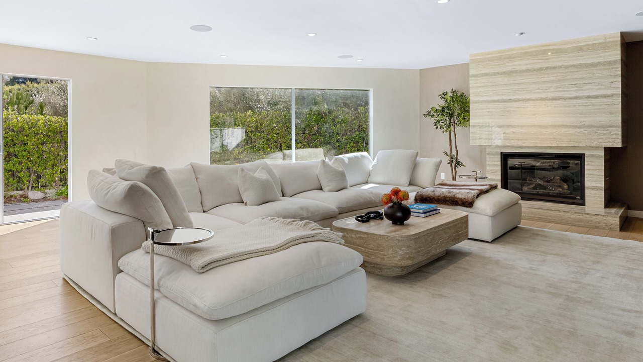 Photo of Livingroom in Hollywood Hills West
