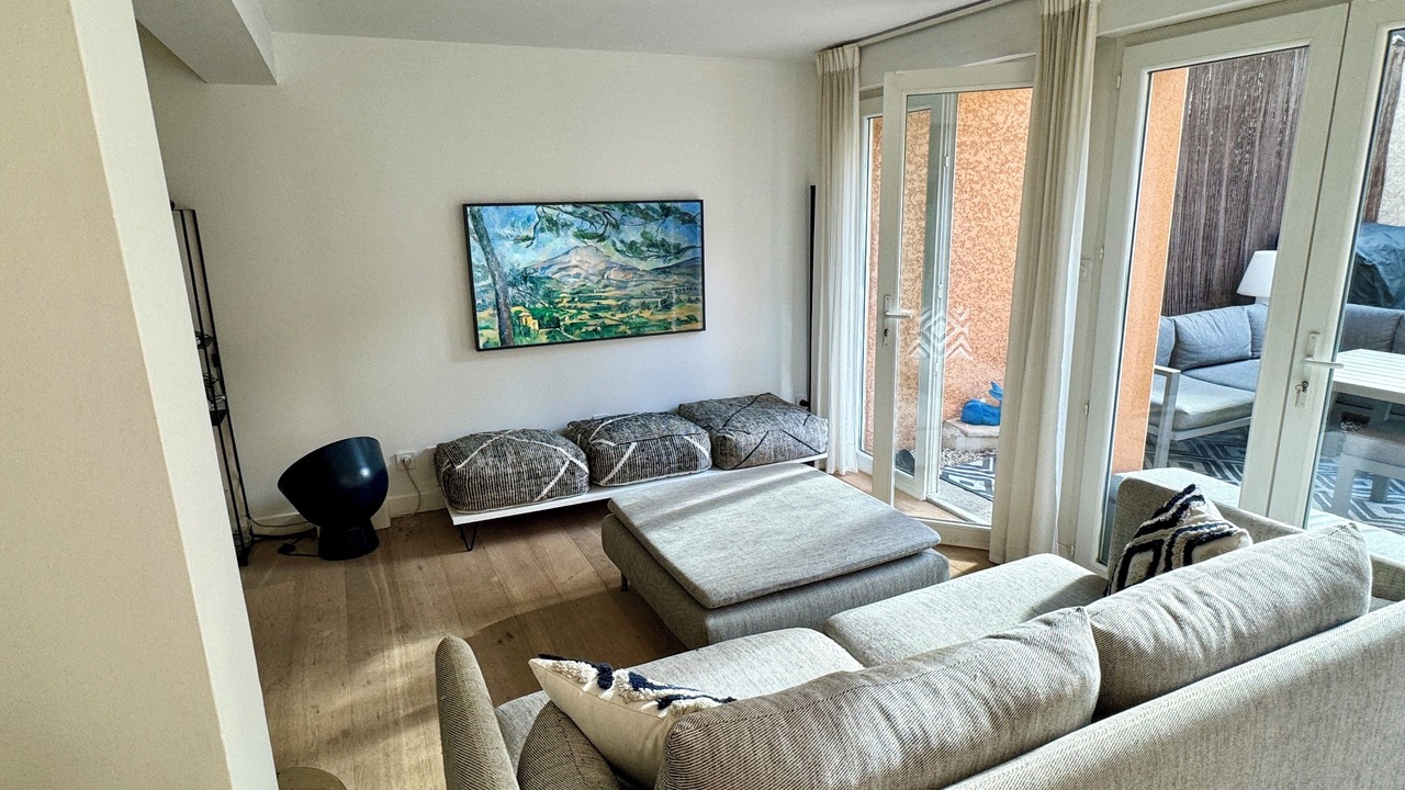 Photo of Livingroom in Oullins