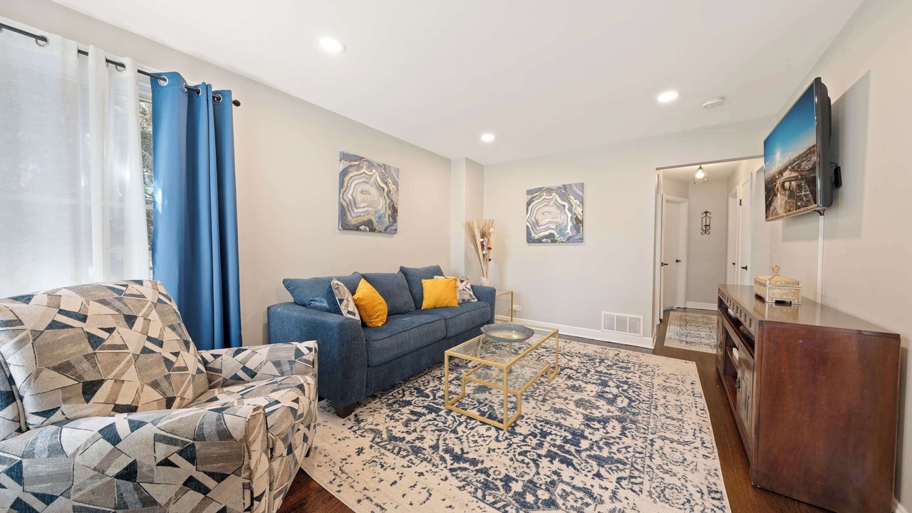 Photo of Livingroom in Norwood Park East