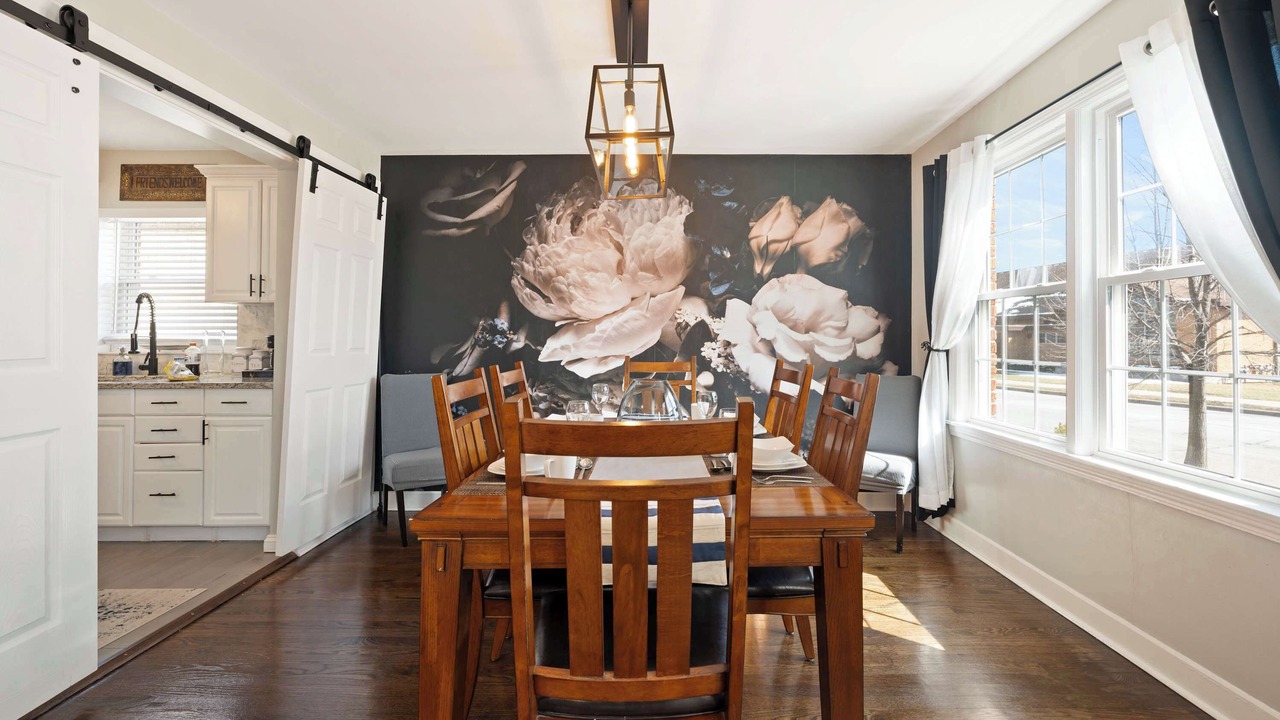 Photo of Livingroom in Norwood Park East