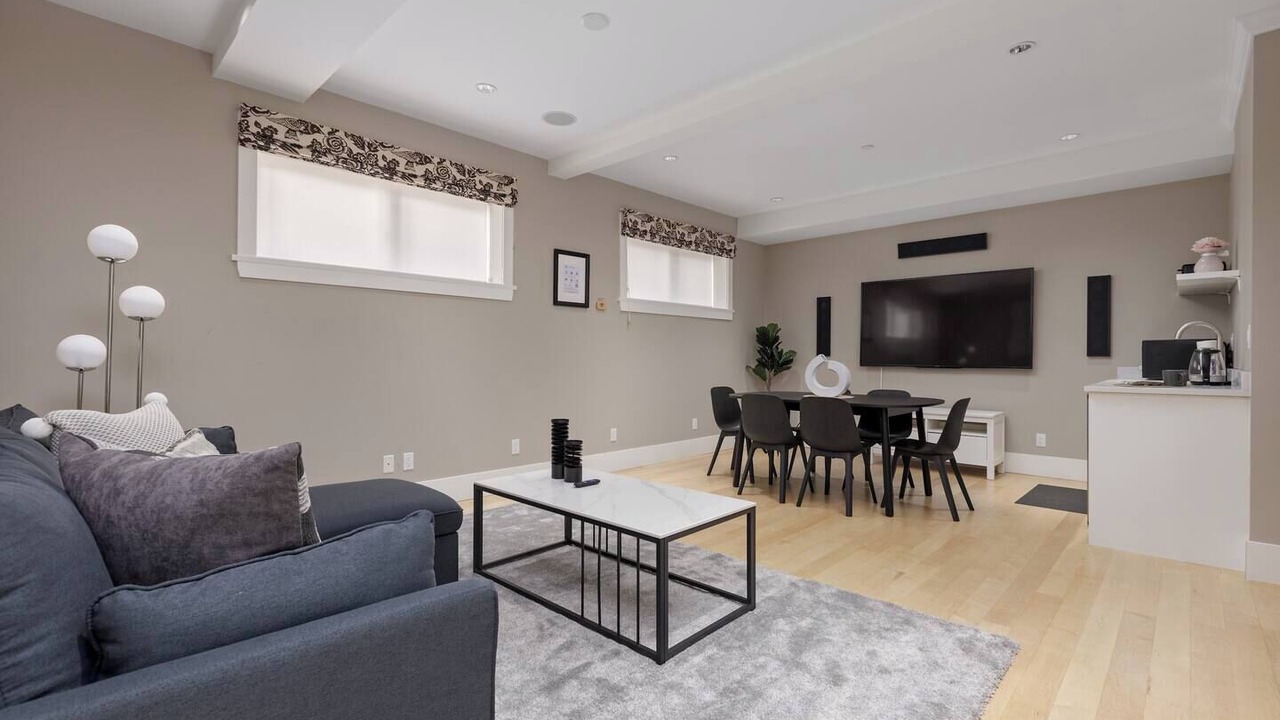 Photo of Livingroom in Lower Lonsdale