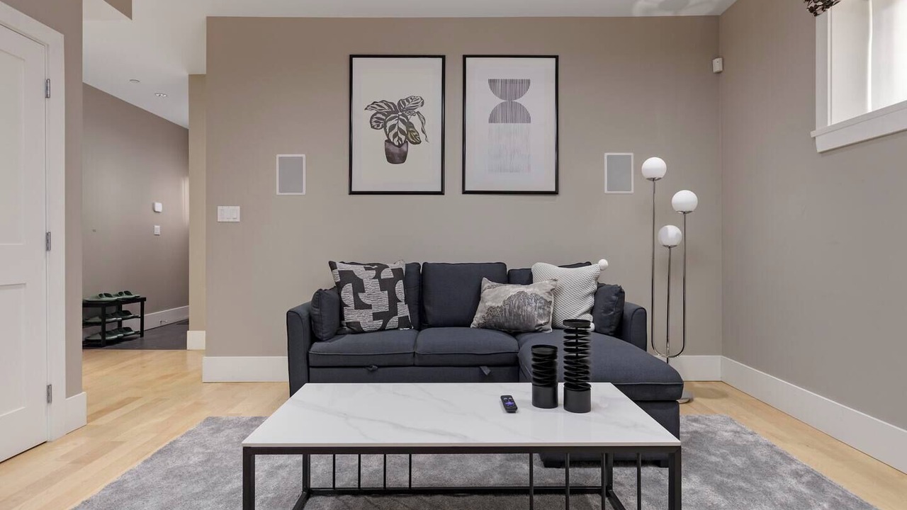 Photo of Livingroom in Lower Lonsdale