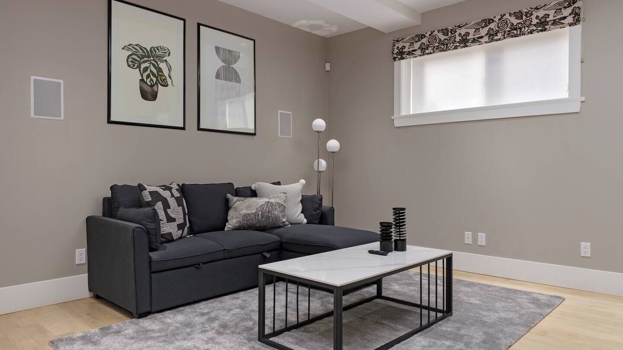Photo of Livingroom in Lower Lonsdale