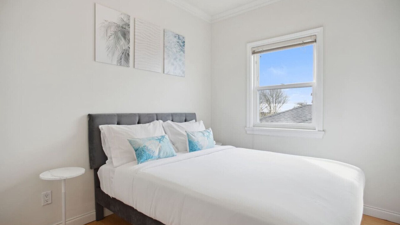 Photo of Bedroom in Sunset