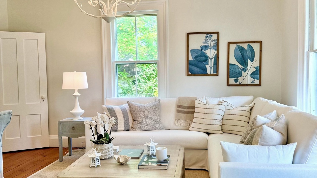 Photo of Livingroom in Westbrook Center