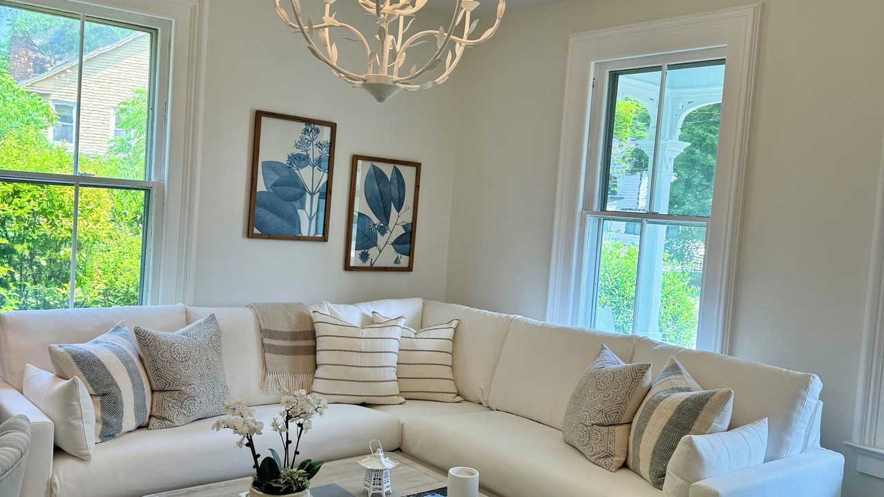 Photo of Livingroom in Westbrook Center