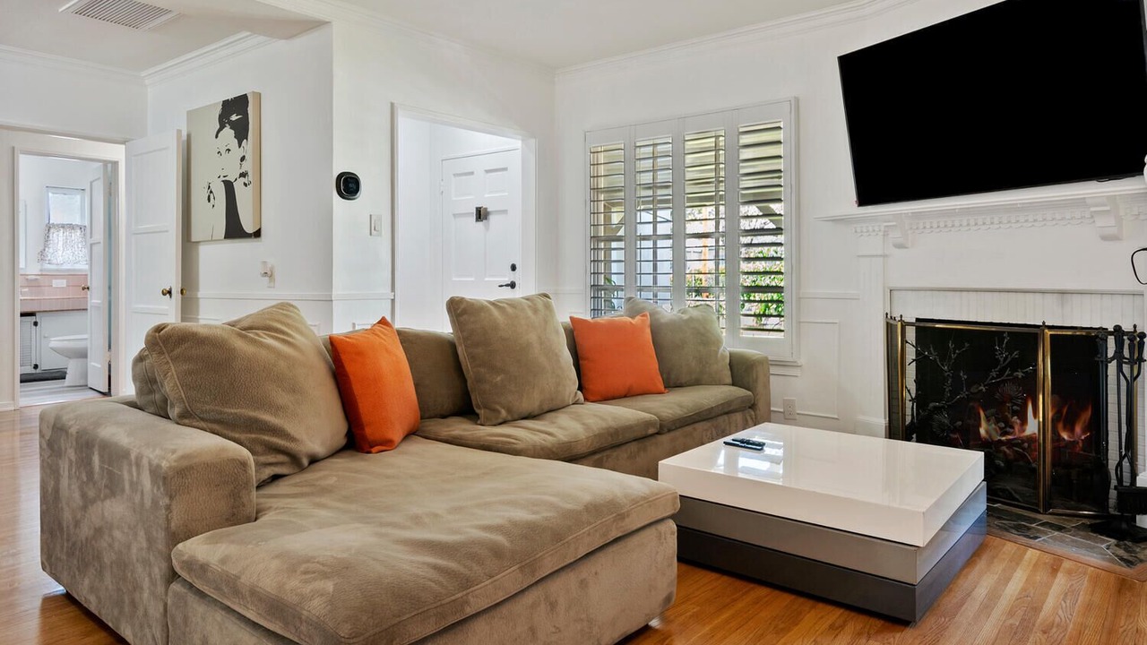 Photo of Livingroom in Valley Village
