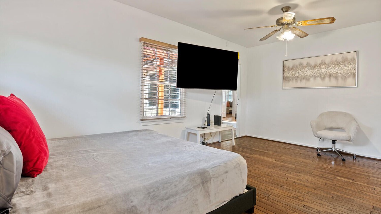Photo of Bedroom in Valley Village
