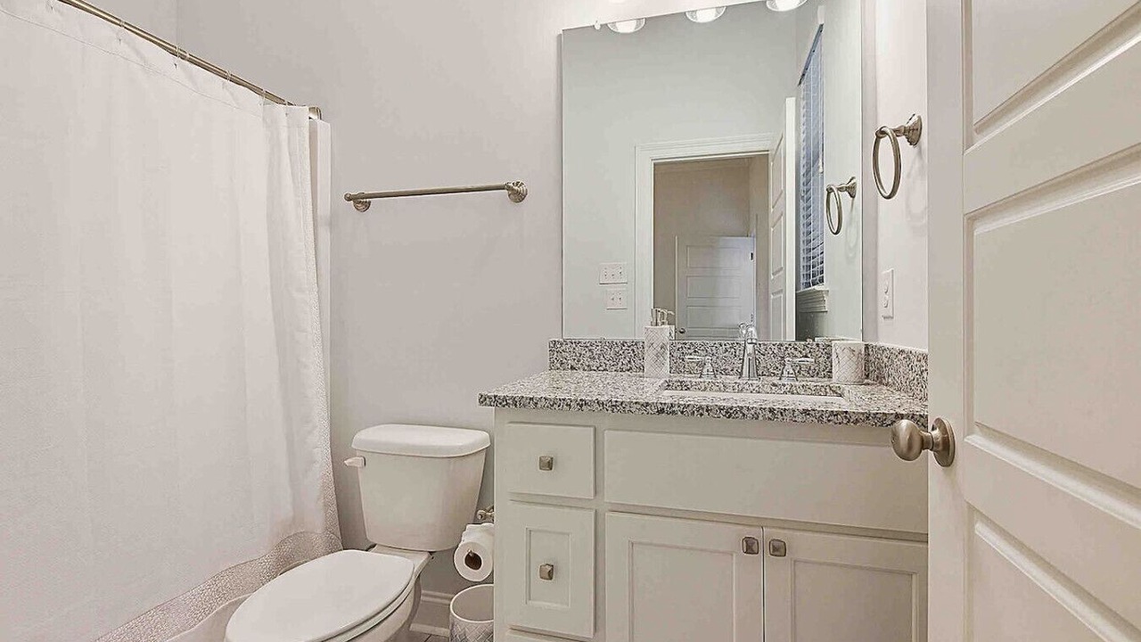 Photo of Bathroom in Highlands - Perkins
