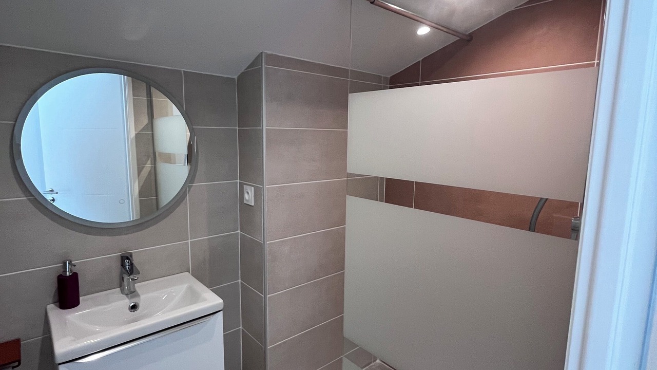 Photo of Bathroom in Chanos-Curson
