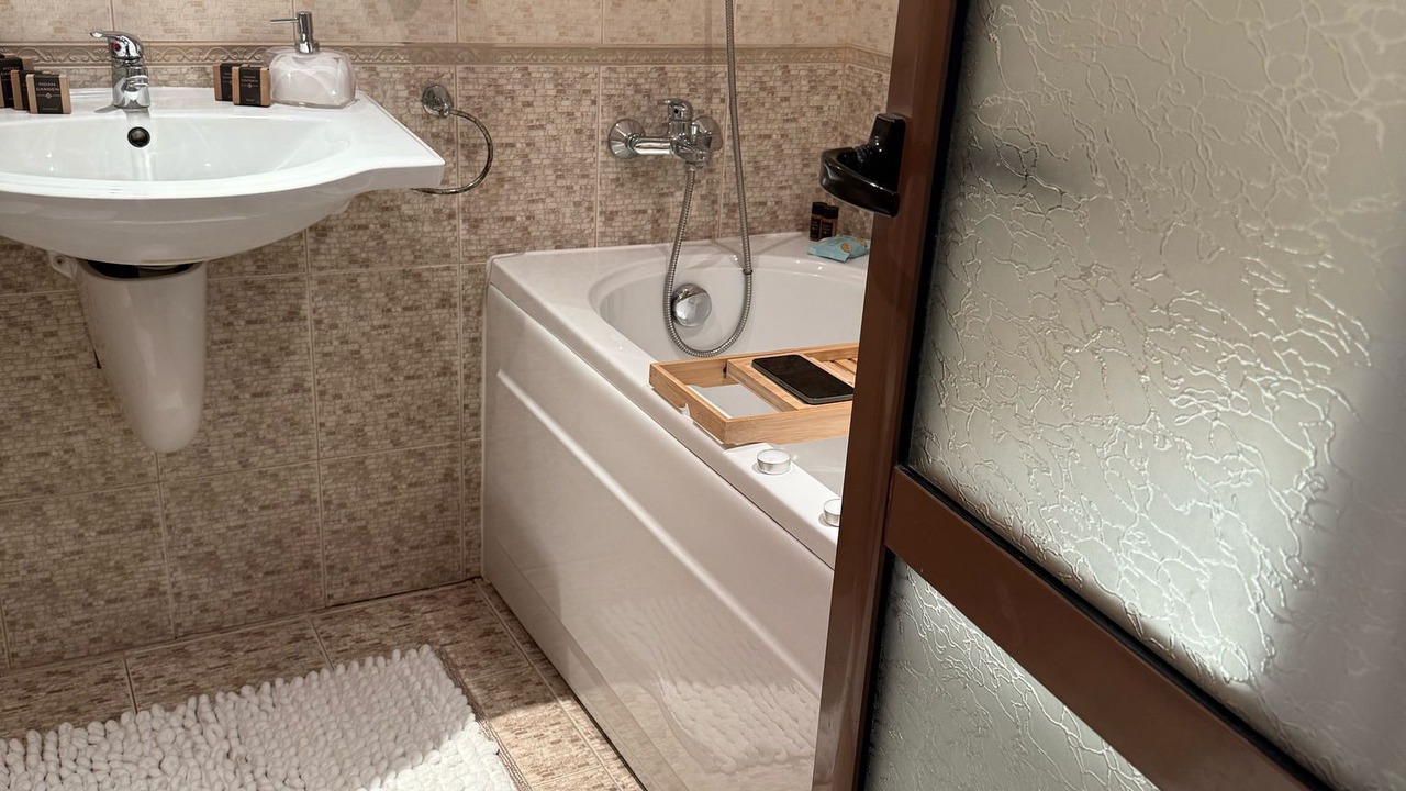 Photo of Bathroom in Shiligarnika