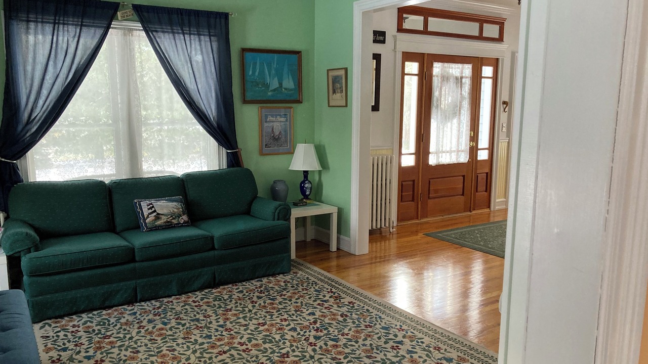 Photo of Livingroom in Mattituck