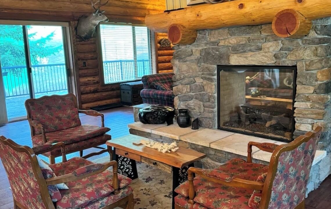 Photo of Livingroom in Anglemont