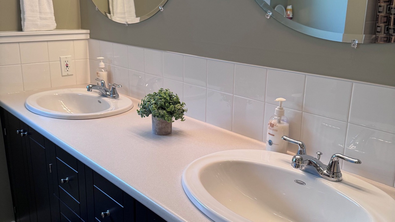 Photo of Bathroom in Anglemont