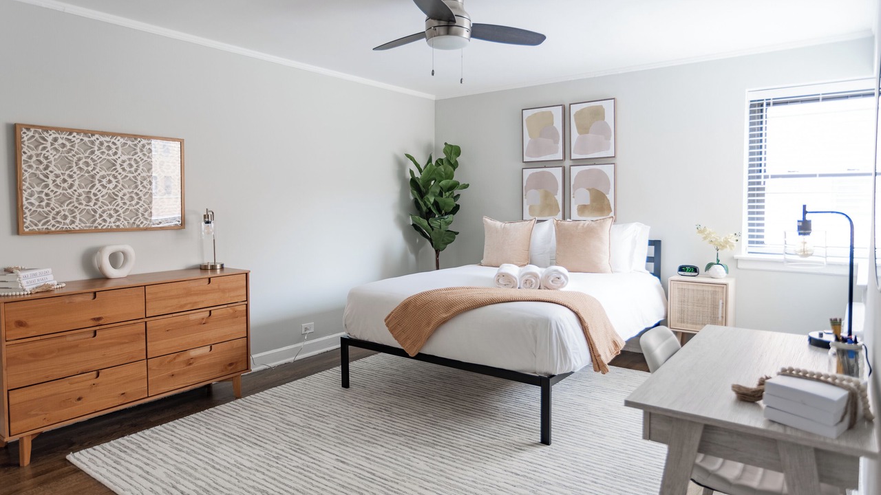 Photo of Bedroom in Rogers Park