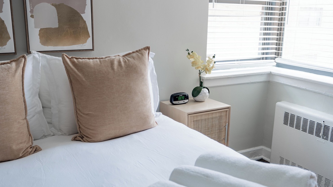 Photo of Bedroom in Rogers Park