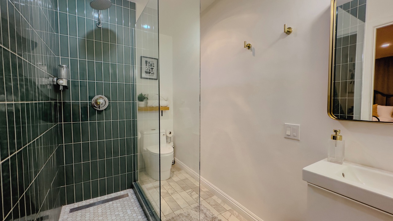 Photo of Bathroom in Outer Mission
