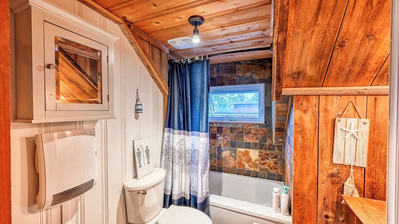 Photo of Bathroom in Saint-Mathias-sur-Richelieu
