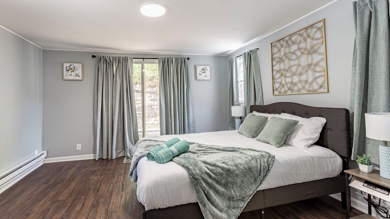 Photo of Bedroom in Center