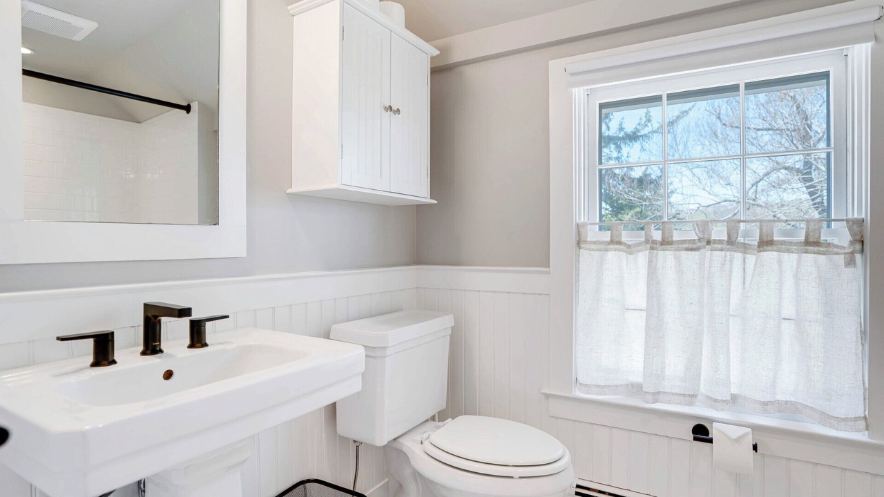 Photo of Bathroom in Amagansett North