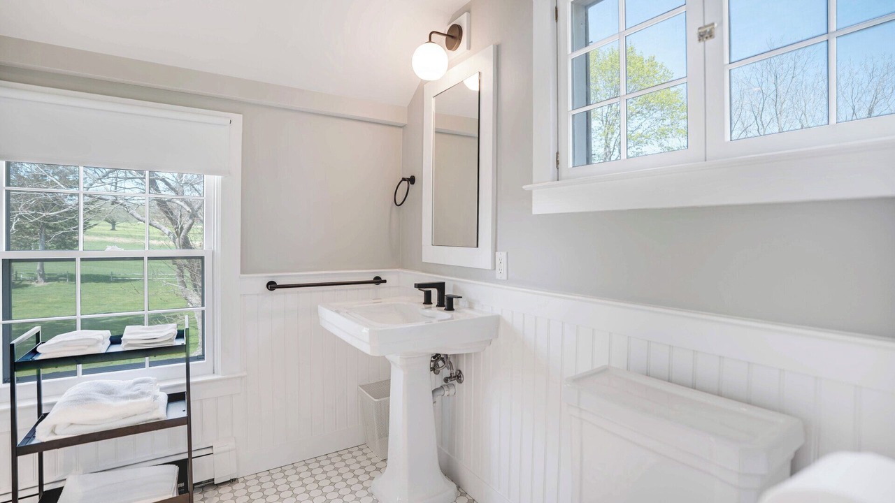 Photo of Bathroom in Amagansett North