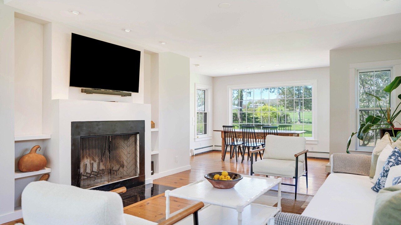 Photo of Livingroom in Amagansett North
