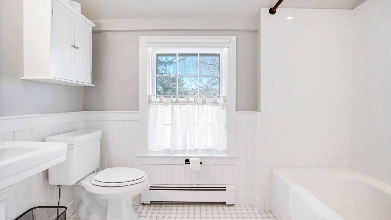 Photo of Bathroom in Amagansett North