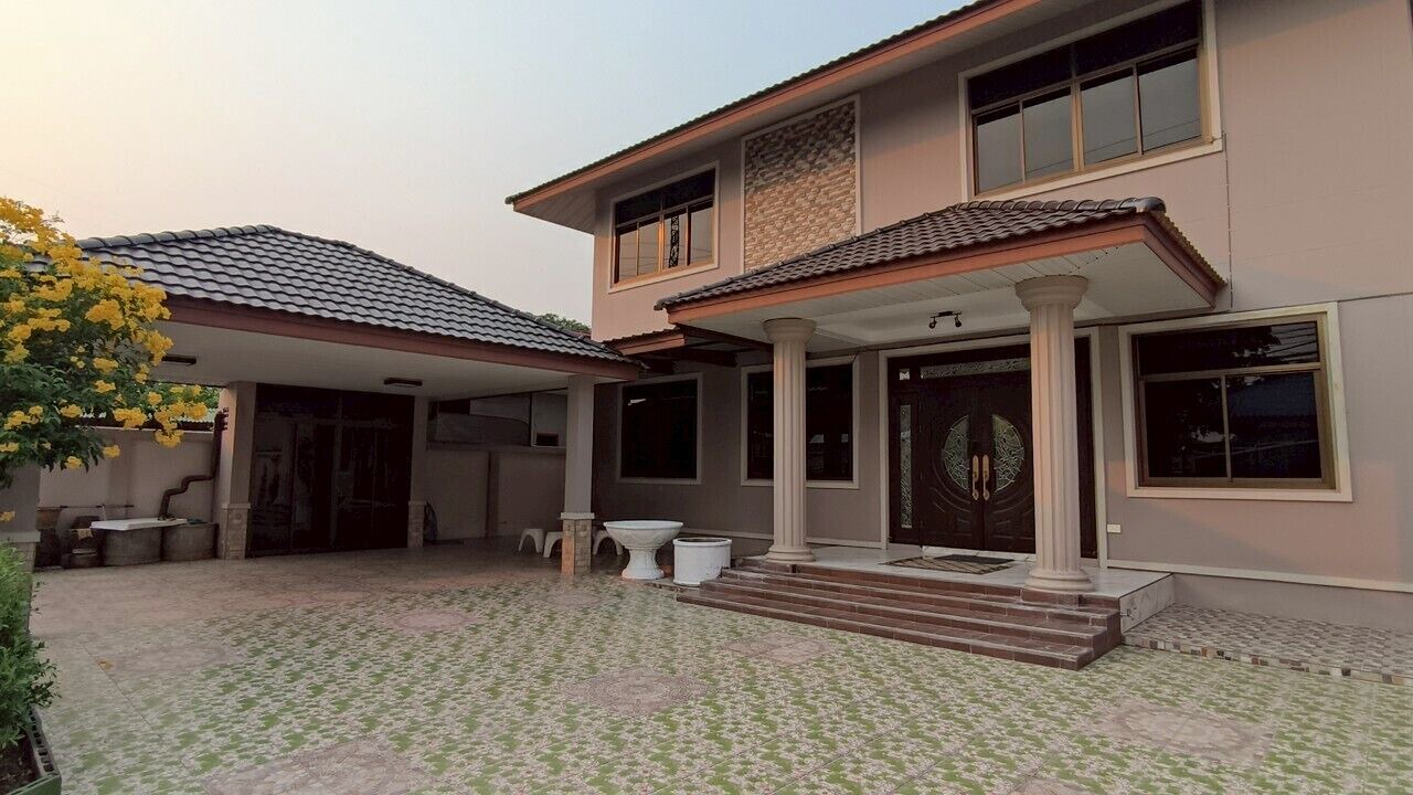 Photo of Outdoor in Siri Watthana Niwet