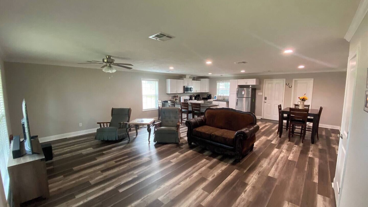 Photo of Livingroom in Sulphur