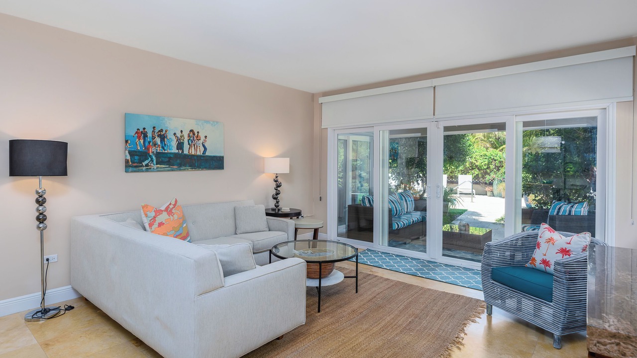 Photo of Livingroom in West Bay