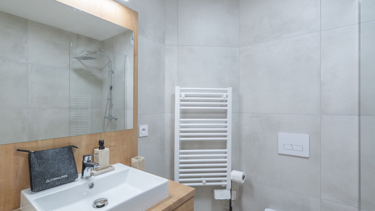 Photo of Bathroom in Eclose-Est