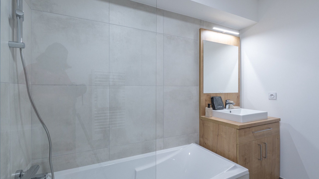 Photo of Bathroom in Eclose-Est