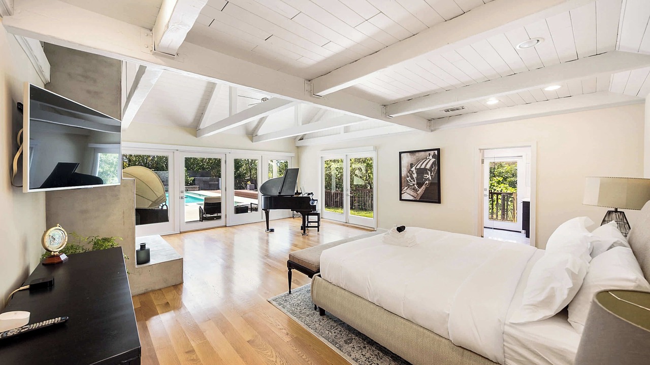 Photo of Bedroom in Beverly Hills