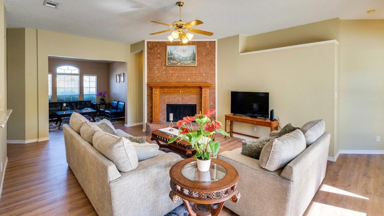 Photo of Livingroom in Murphy