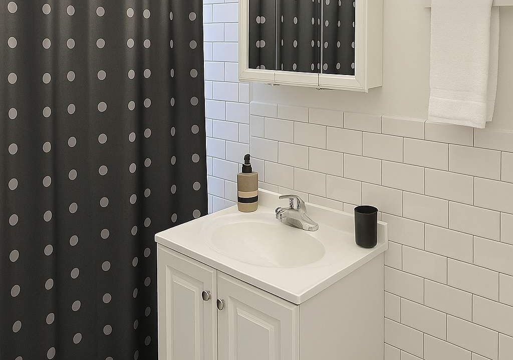 Photo of Bathroom in East Hyde Park