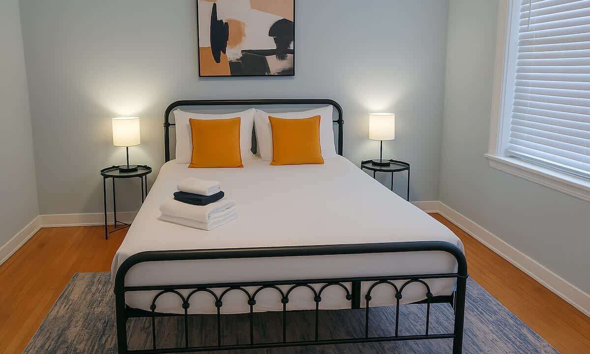 Photo of Bedroom in West Lakeview