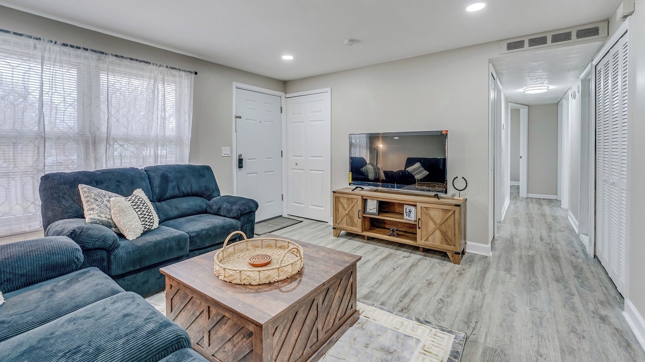 Photo of Livingroom in Bryant Pattengill East