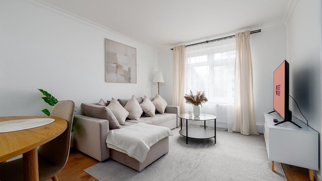 Photo of Livingroom in Tower Hill