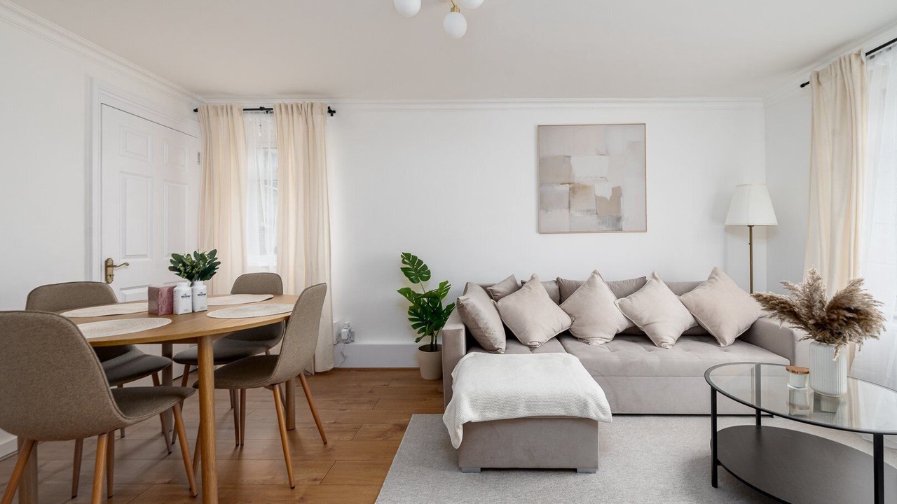 Photo of Livingroom in Tower Hill