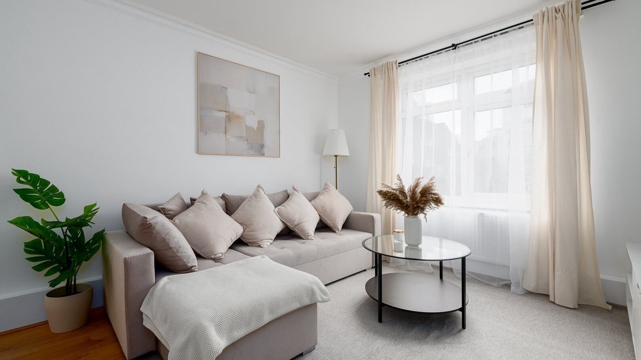 Photo of Livingroom in Tower Hill