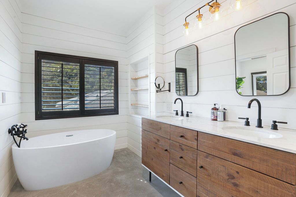 Photo of Bathroom in Sunland-Tujunga
