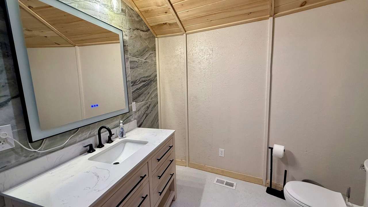 Photo of Bathroom in Kodak