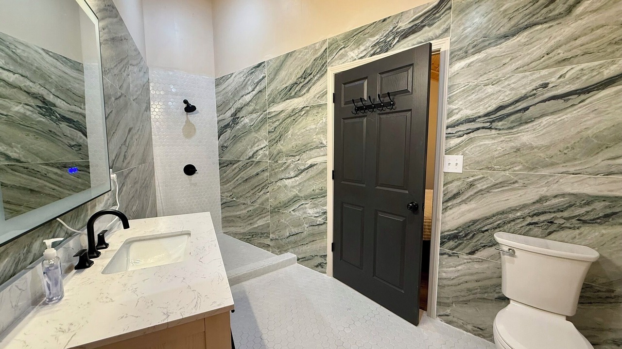Photo of Bathroom in Kodak