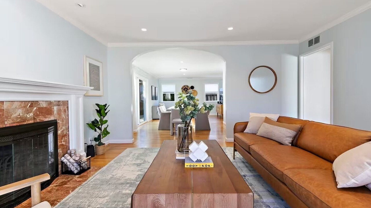Photo of Livingroom in Farm Hills