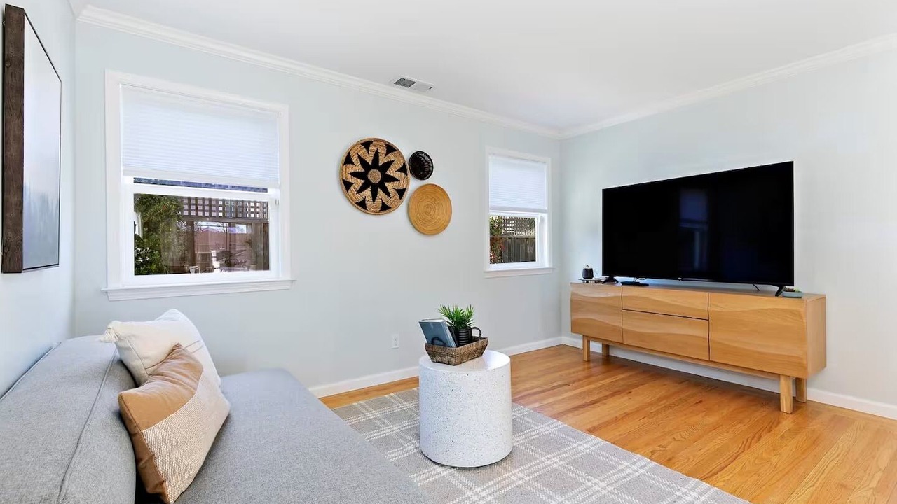 Photo of Livingroom in Farm Hills