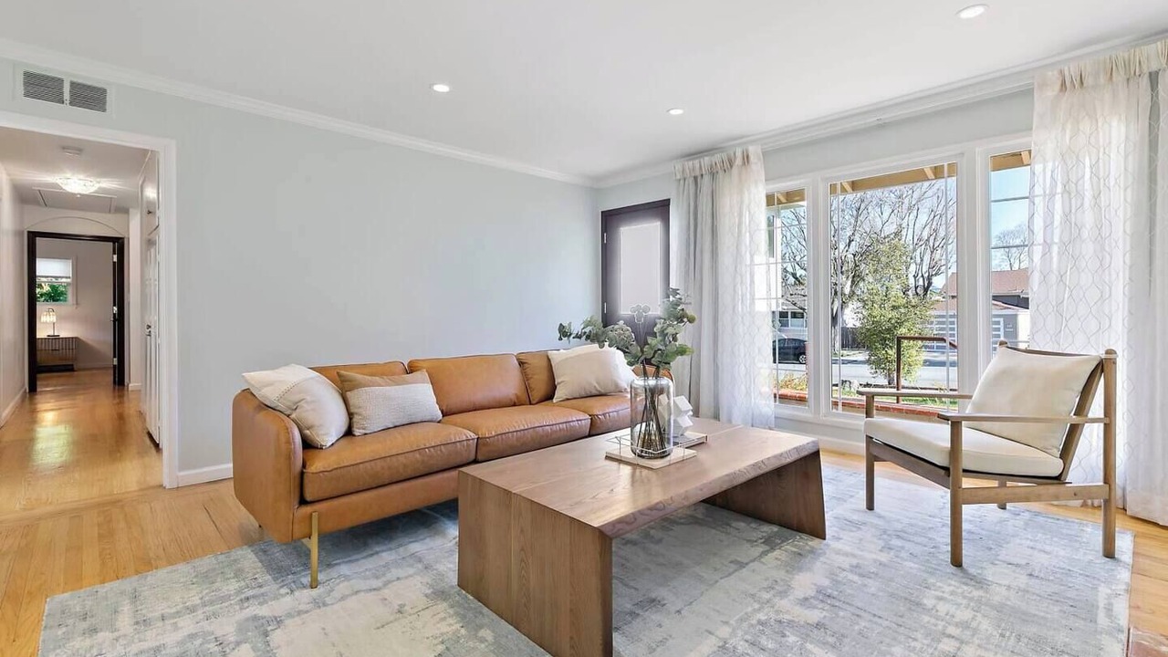 Photo of Livingroom in Farm Hills