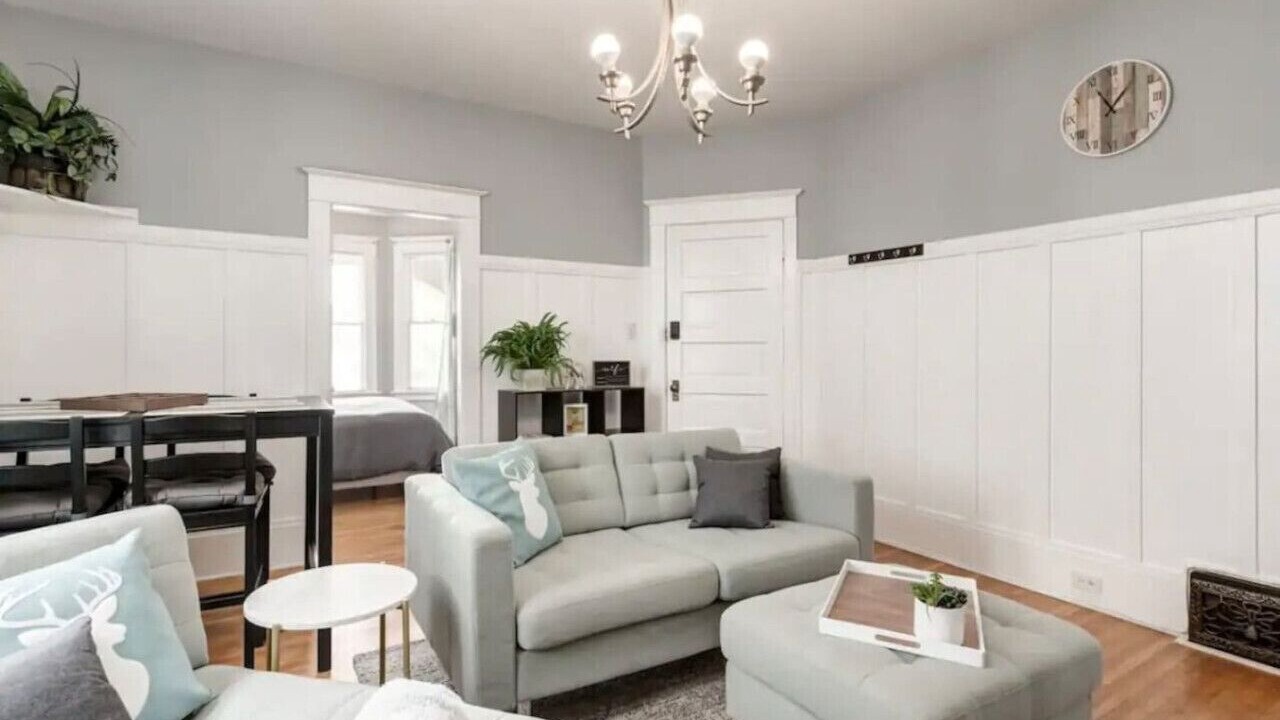 Photo of Livingroom in Bankview